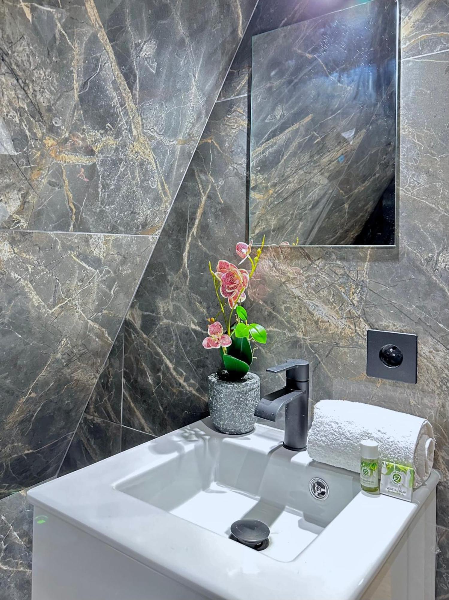 Le Marais' Finest Luxurious Apartment Paris Dış mekan fotoğraf